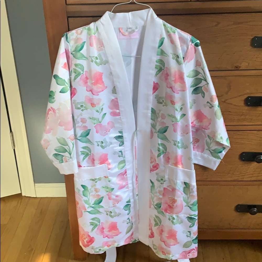Satin floral robe size small